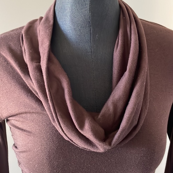 Long sleeve top with cowl neck - Picture 2 of 2